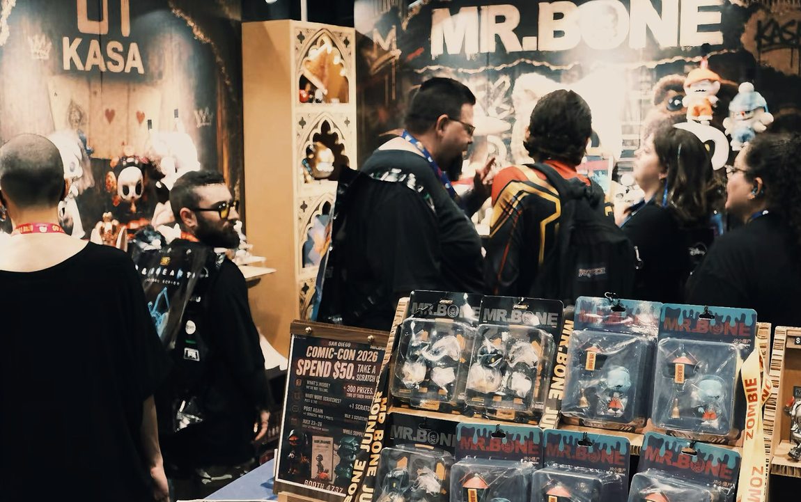 Mr.Bone & KASA display with fans, SDCC
